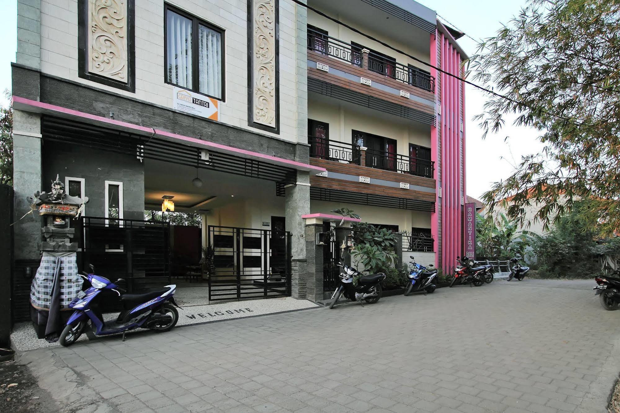 Ramantika Bali House Hotel Jimbaran  Exterior photo